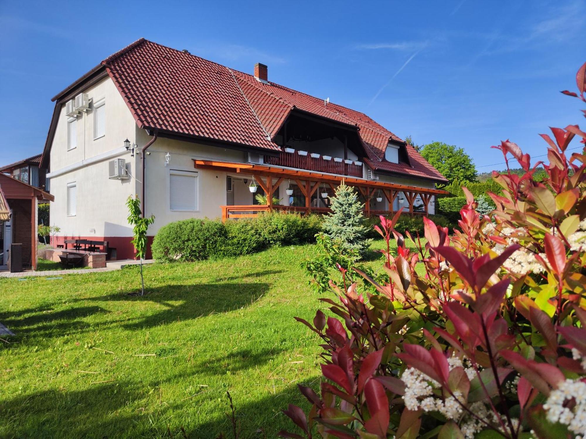 Havasi Üdülőház Gyenesdiás Exterior foto